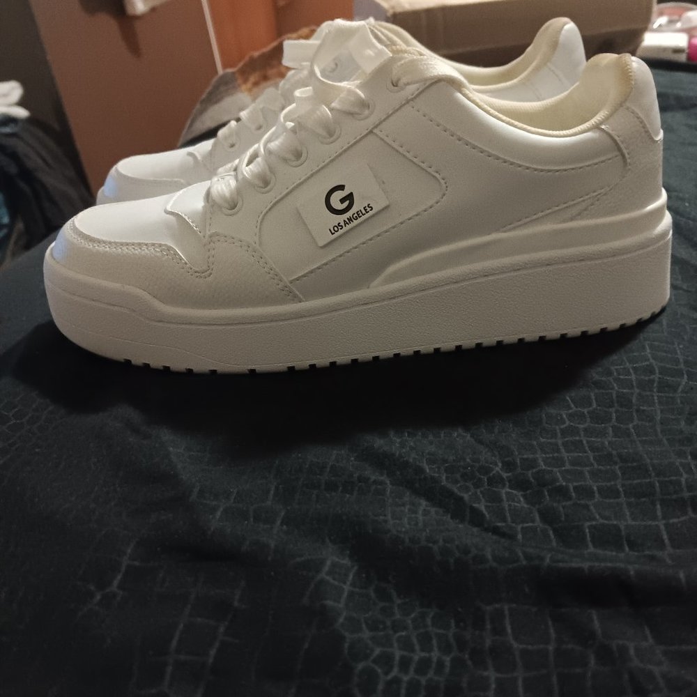 White low top tennis shoes